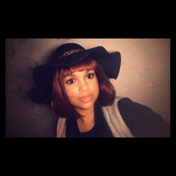 Meet your Posher, Inez - Picture 1 of 1